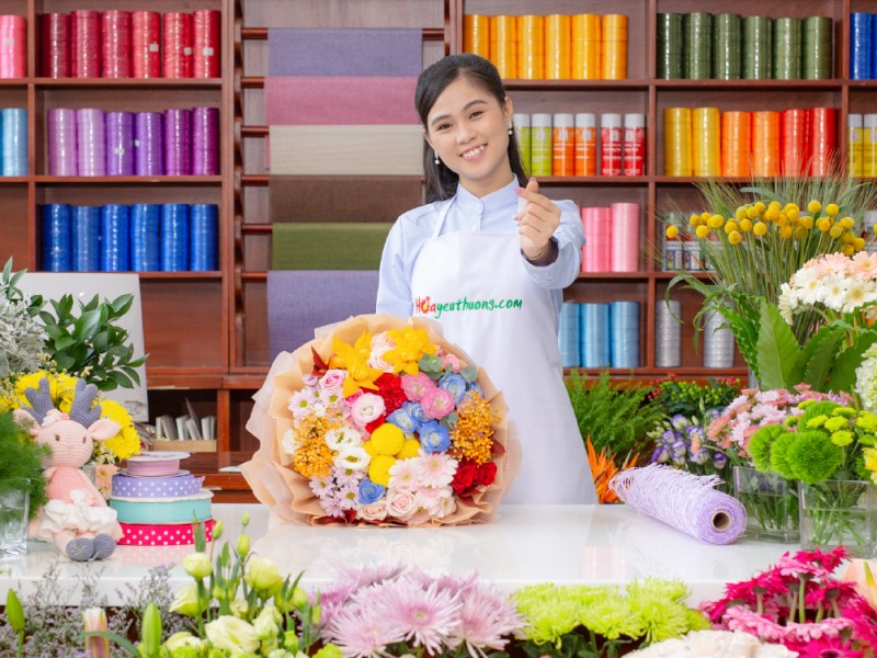 Sinh viên ngành Thương mại điện tử, khoa Tài chính Thương mại Tham quan công ty Cổ Phần Color Life – Thương hiệu Hoa HoaYeuThuong.com Quách Thị Thu Phương